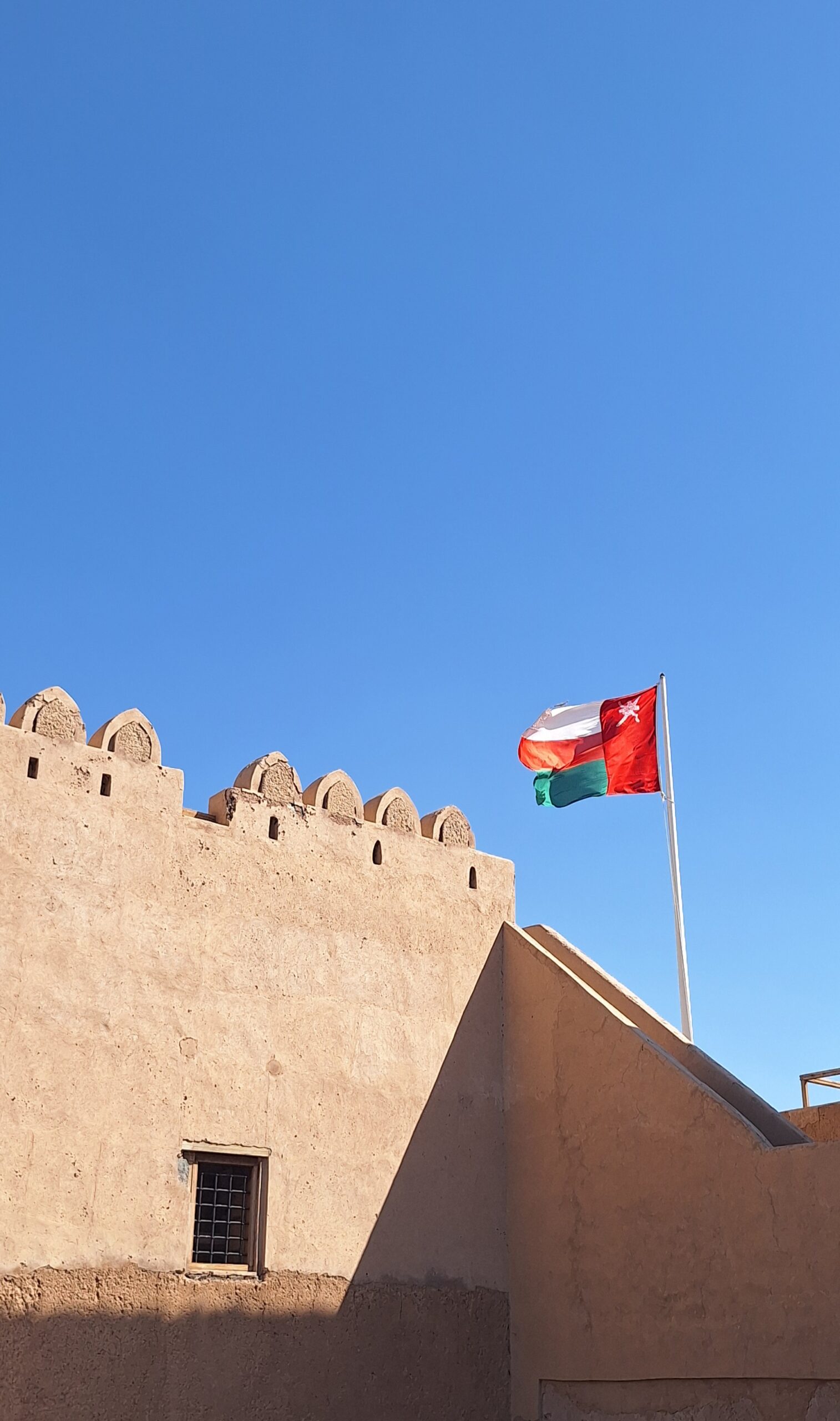 Stunning landscapes and exotic culture. A 7-day Oman roadtrip